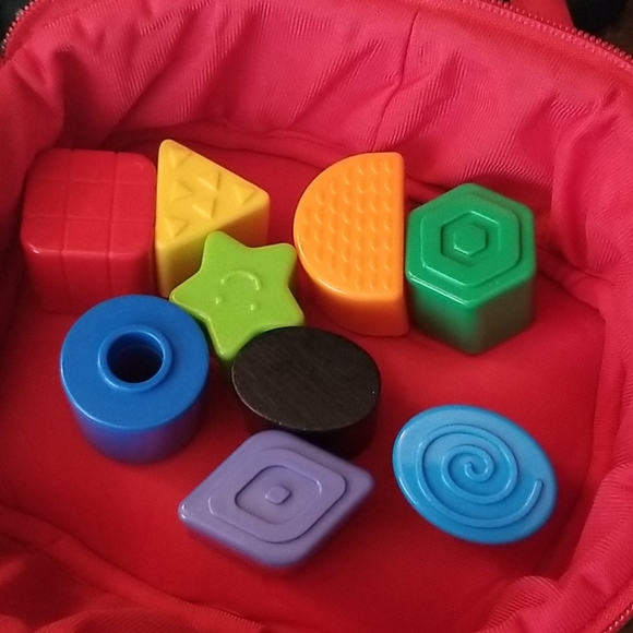 Melissa and Doug Take Along Shape Sorter - Picture 6 of 6